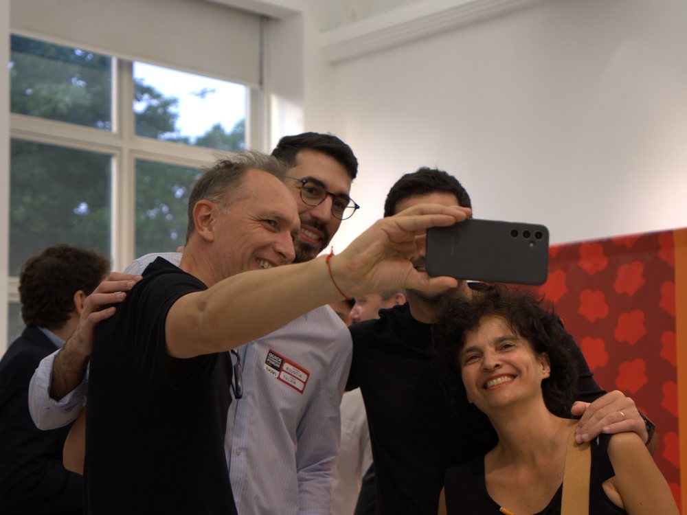 Asistentes sacándose una selfie